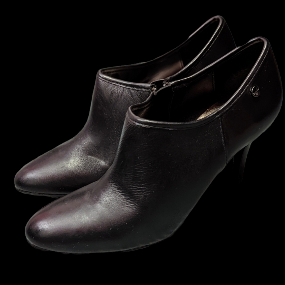 Calvin Klein Leather Heels / Size 7.5 / Black / New
